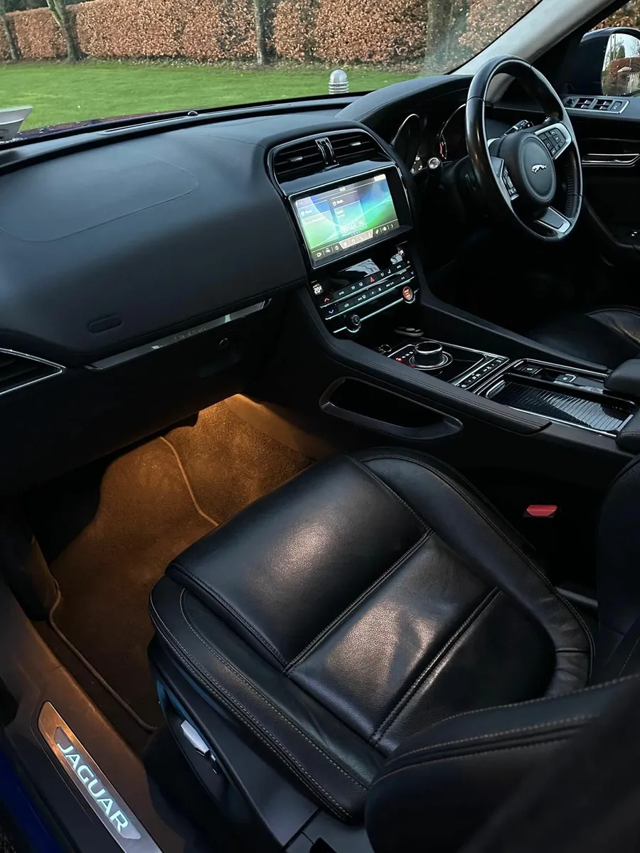 Jaguar F-Pace Rwd 2.0d 180 Chequered Flag Edition - Image 4