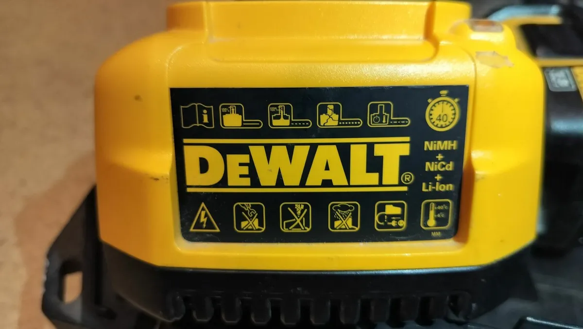 Dewalt 18V Li-ion Combi drill - Image 3