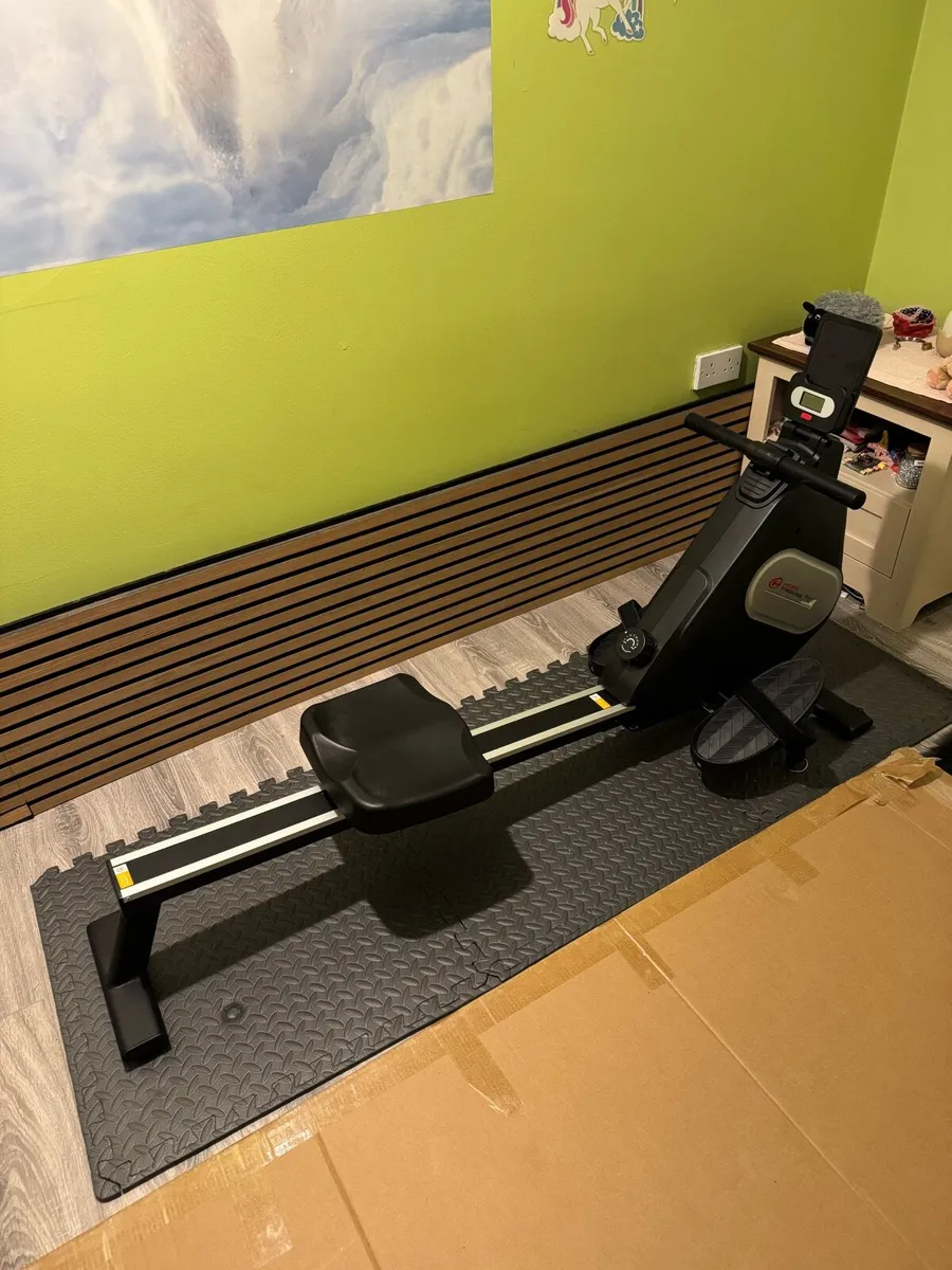 Rowing machine - Image 1