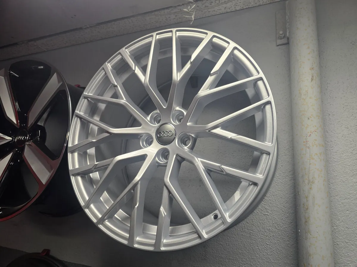 **Special** 20" Audi R8 V10 Style