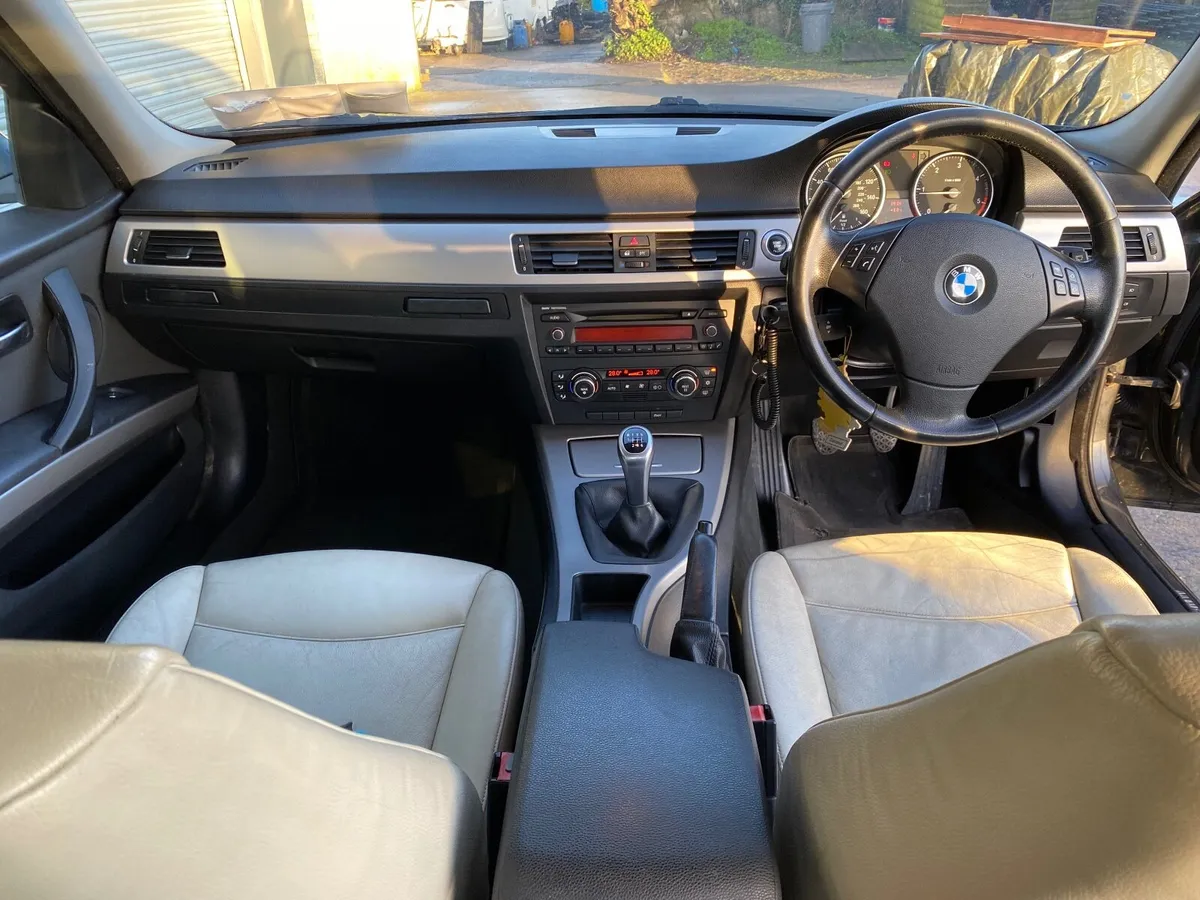 BMW 3-Series 2008 - Image 2