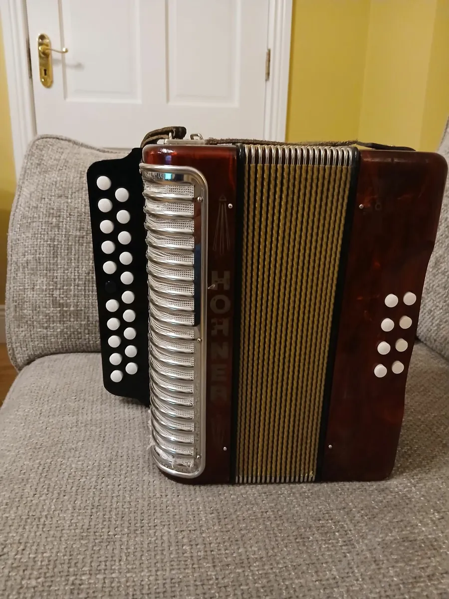 Button accordian - Image 1