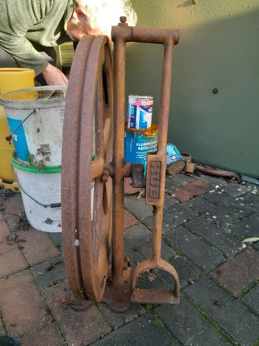 Vintage cast iron foot powered watchmaker leathe - Image 1