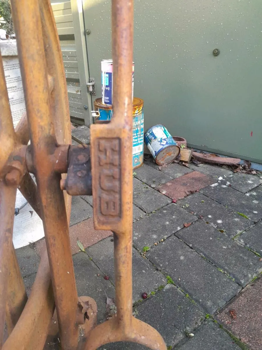 Vintage cast iron foot powered watchmaker leathe - Image 4