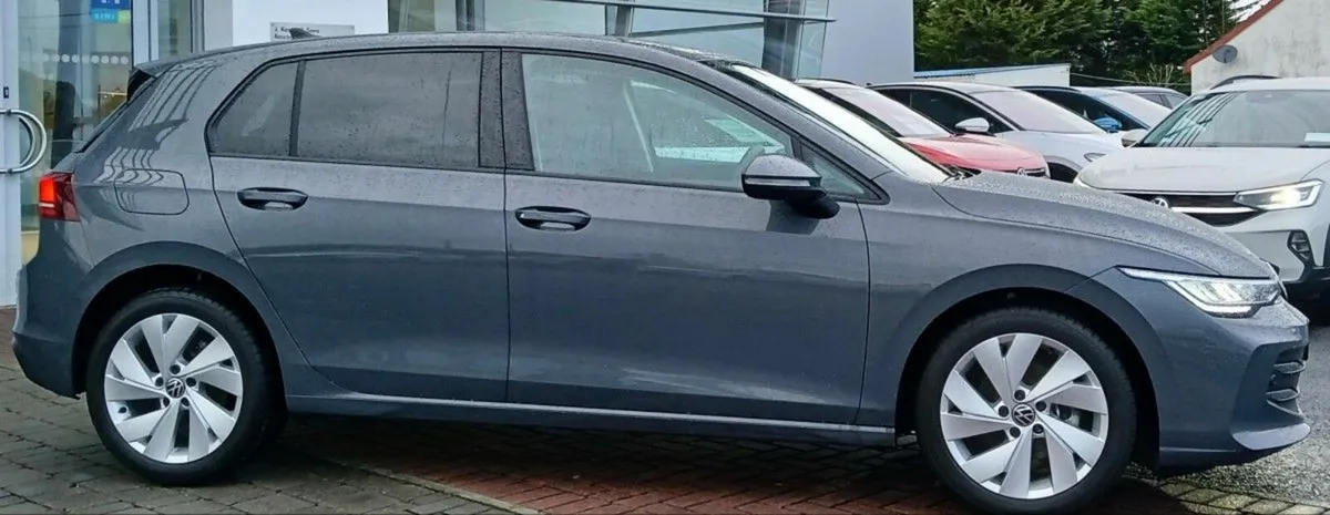 Volkswagen Golf EDITION 75 2.0TDI 116HP *PARK ASSI - Image 2