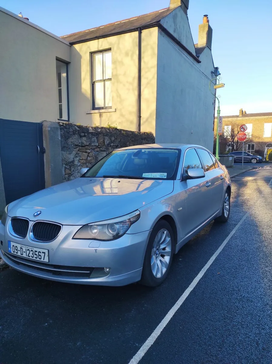 BMW 5-Series 2009 - Image 2