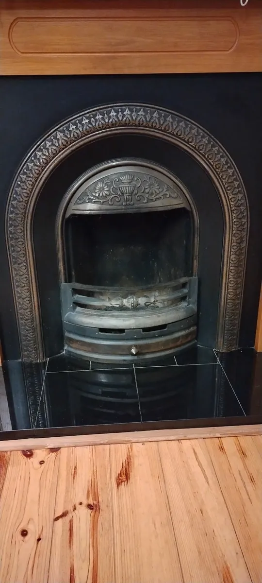 Cast iron fireplace - Image 1