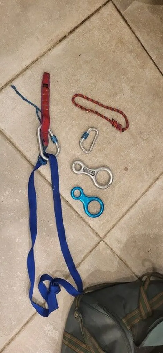 rock climbing gear and ropes - Image 2