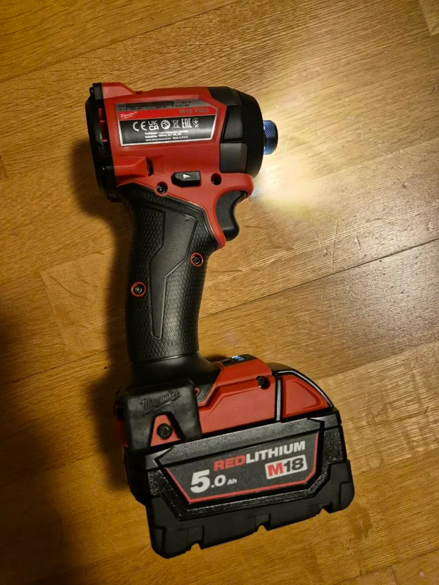 Milwaukee M18FID3 Impact Driver & Battery - Image 3