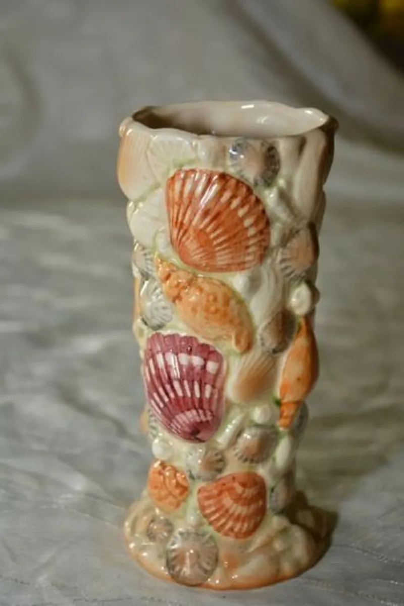 Sylvac Ceramic Pottery Seashell Vase - Image 1
