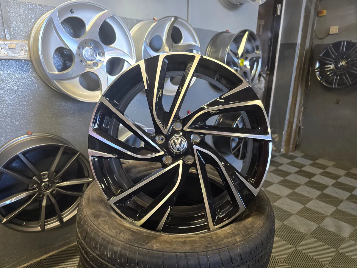 **Special** 19" Volkswagen Adelaide Style