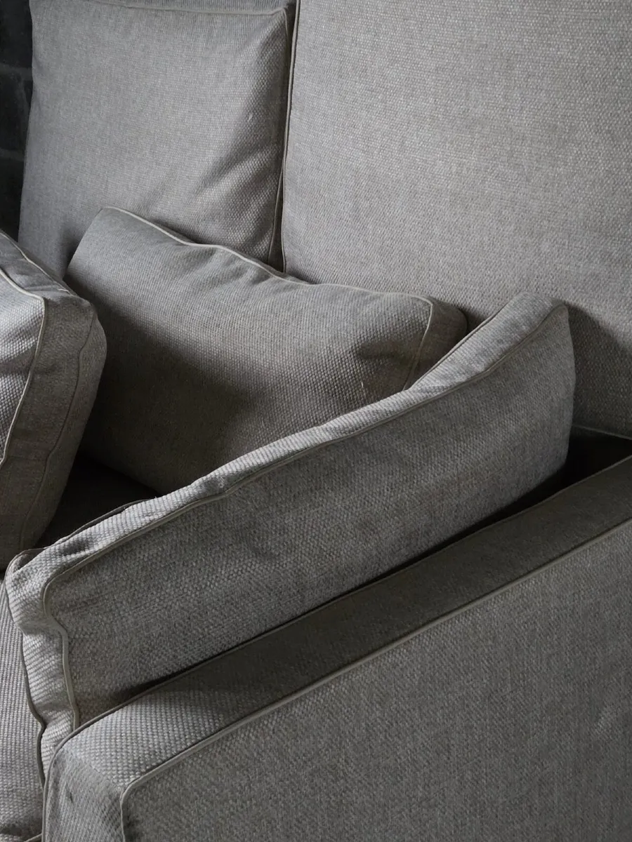 Orior Couch - Image 3