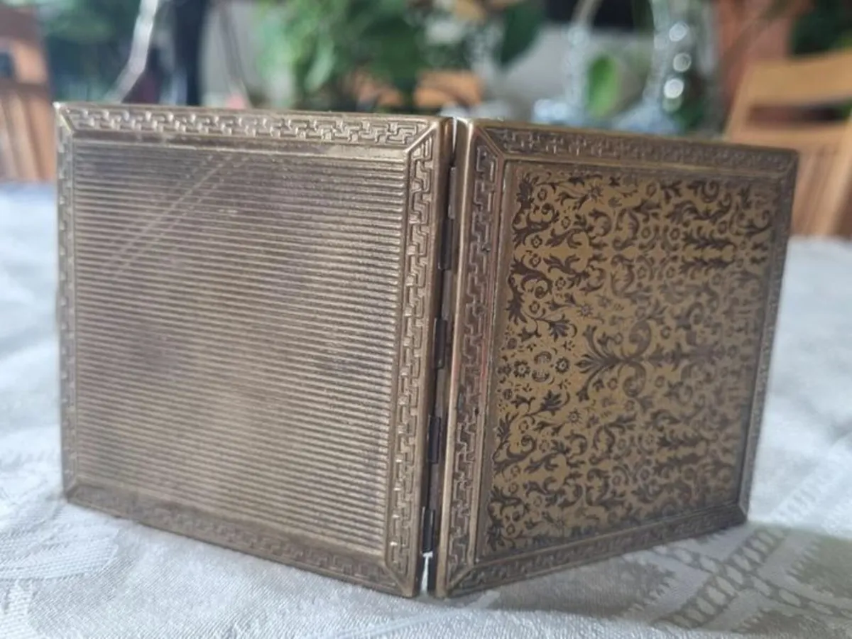 Vintage Square Powder Compact Marlene England - Image 3