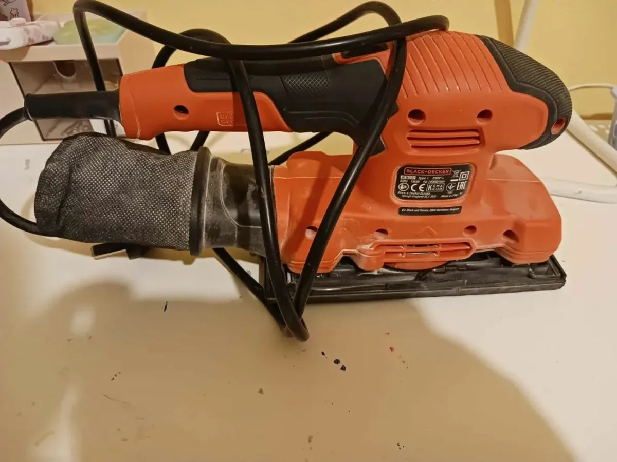 Black and Decker 150w Sander - Image 1