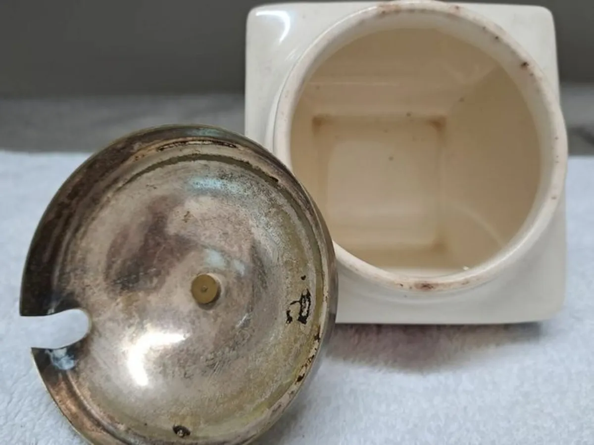 Lancasters jam pot with lid - Image 2