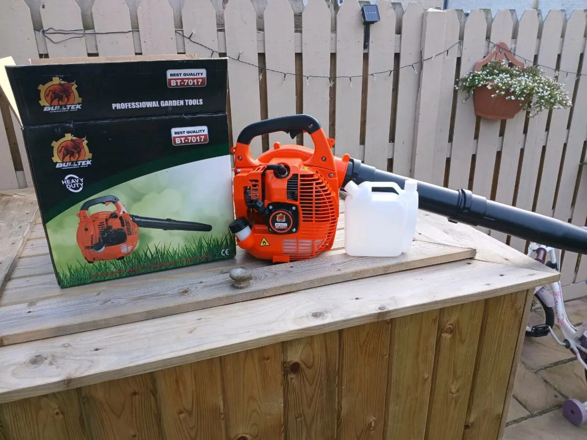 Petrol leaf blower. Brand new Still in box - Image 1