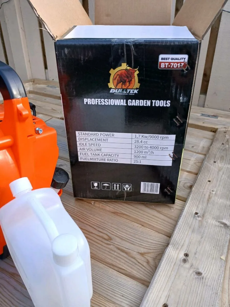 Petrol leaf blower. Brand new Still in box - Image 4