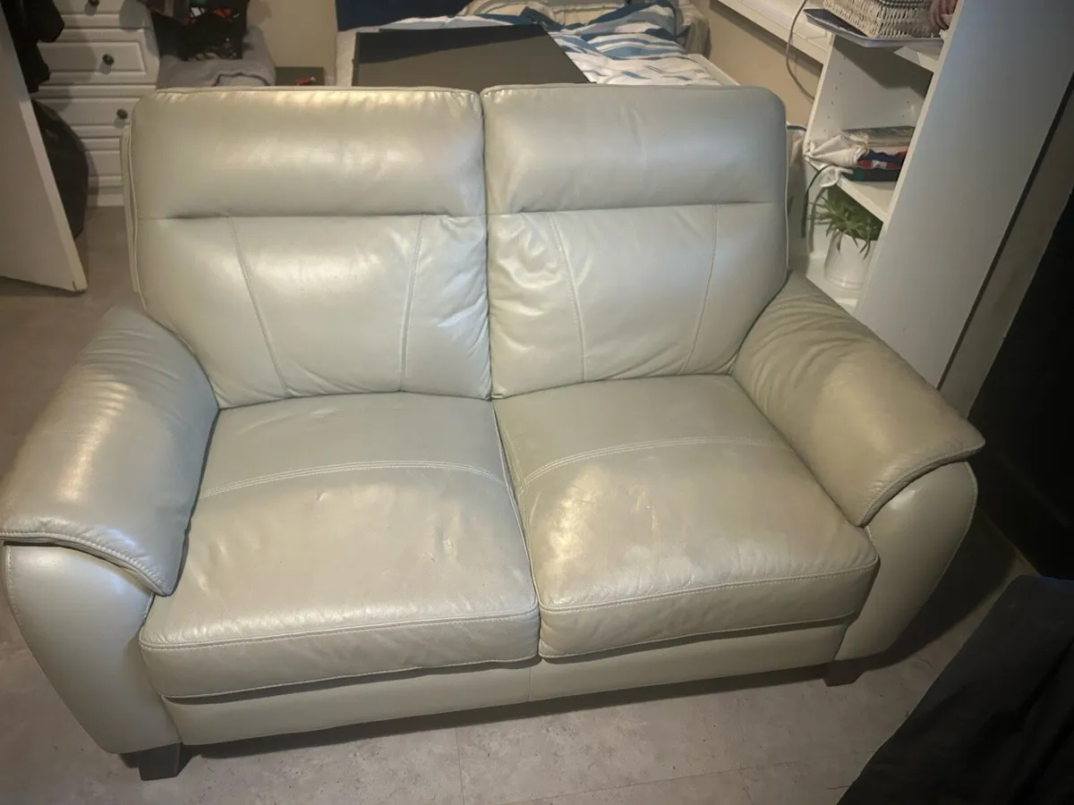 🛋️ sofa - Image 1