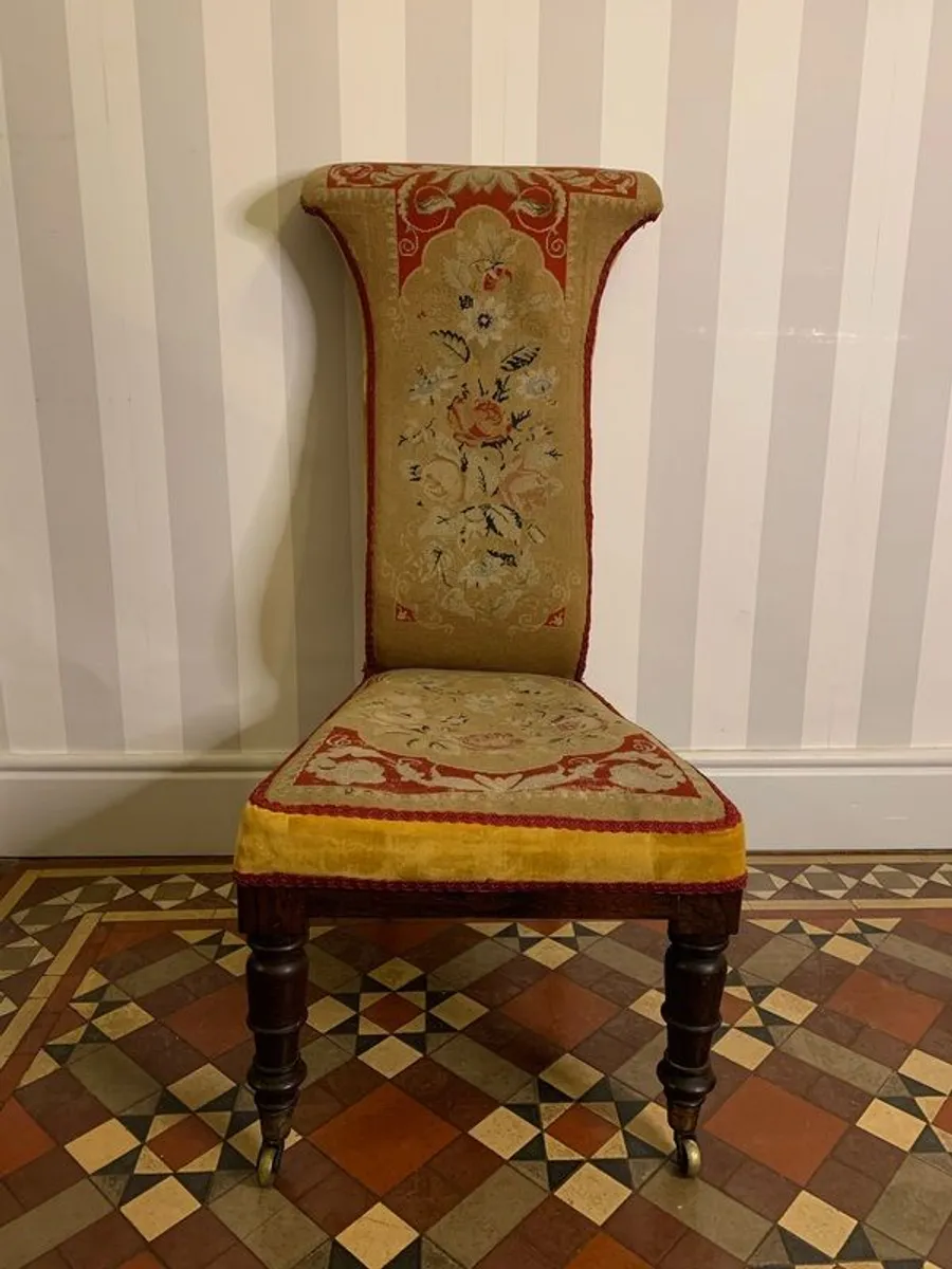 Victorian rosewood prie dieu or prayer nursing chair with original needlepoint upholstery. - Image 3