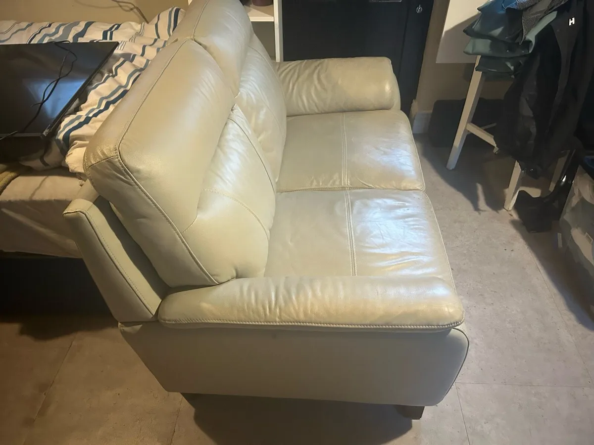 🛋️ sofa - Image 2