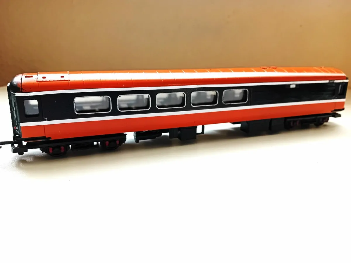 MODEL RAILWAY  IRISH MK 2 BUFFET COSCH - Image 1