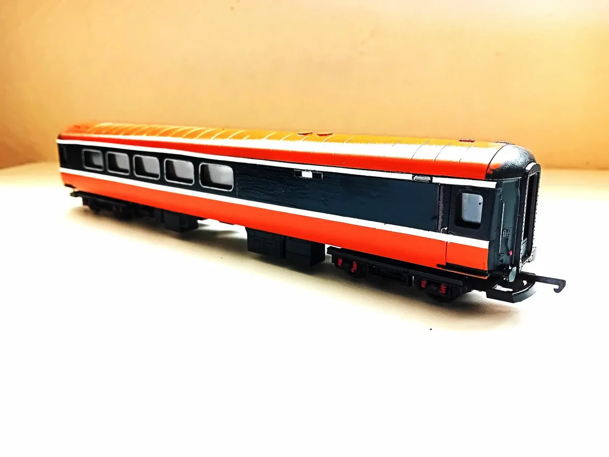 MODEL RAILWAY  IRISH MK 2 BUFFET COSCH - Image 2