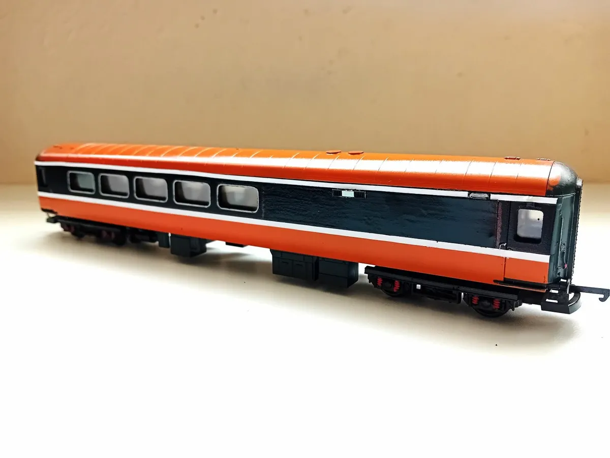 MODEL RAILWAY  IRISH MK 2 BUFFET COSCH - Image 3