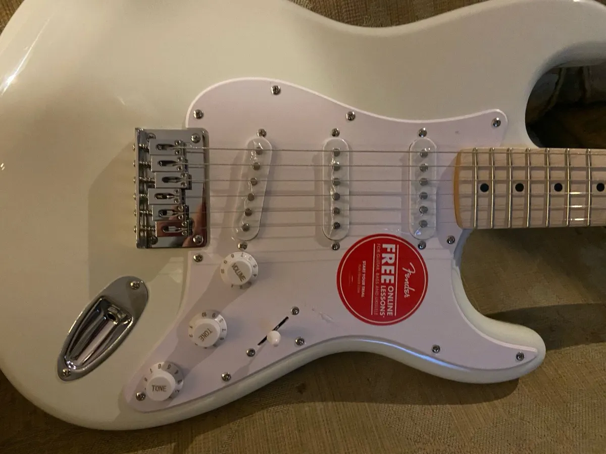 New Squire Sonic Stratocaster - Image 4