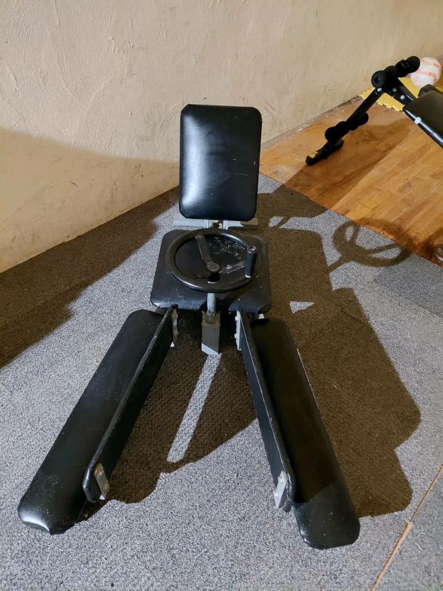 Martial arts leg stretcher - Image 2
