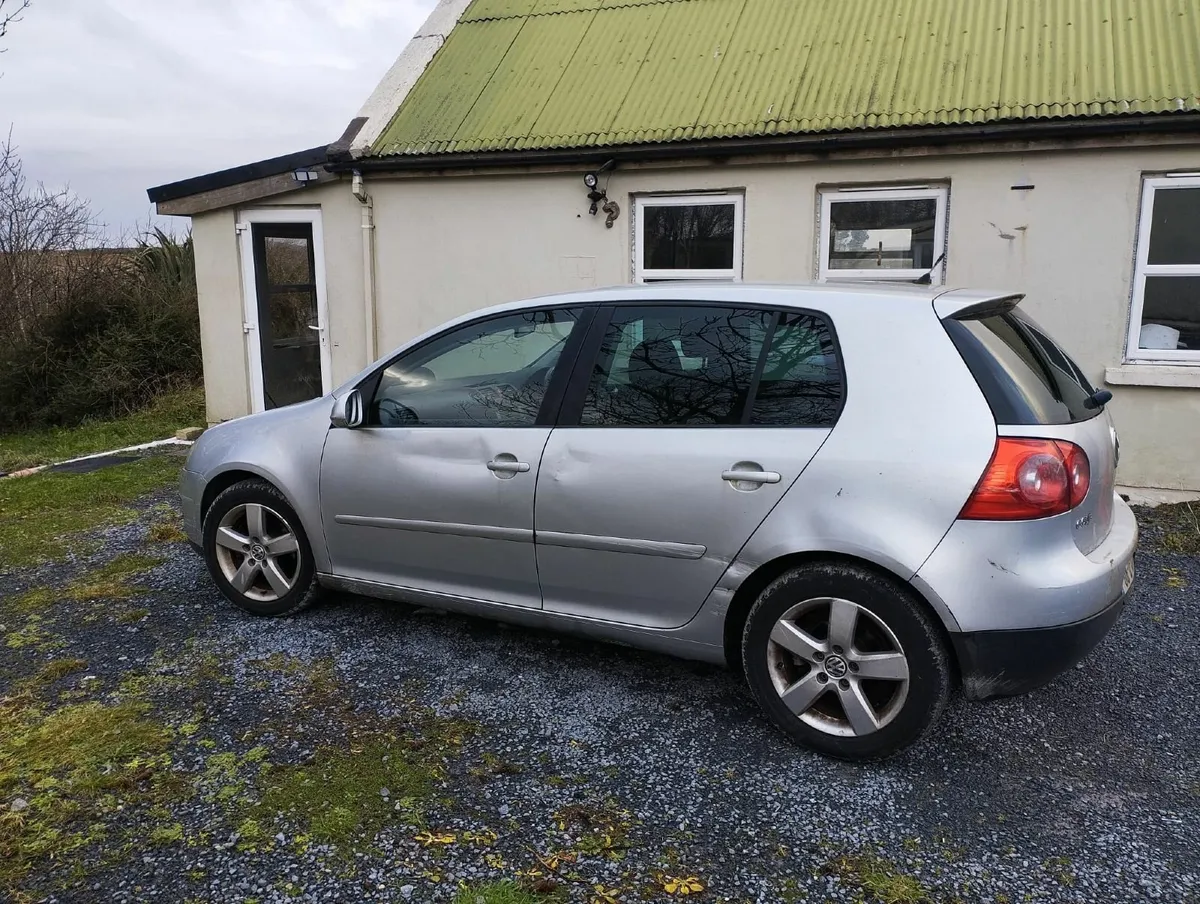 Silver VW Golf 2004–2009 (Non-Runner / For Parts)
