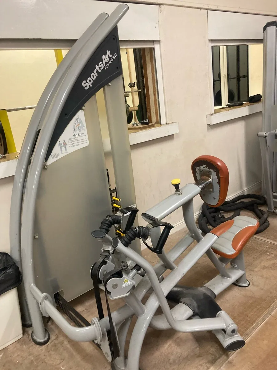 Seated row machine - Image 2