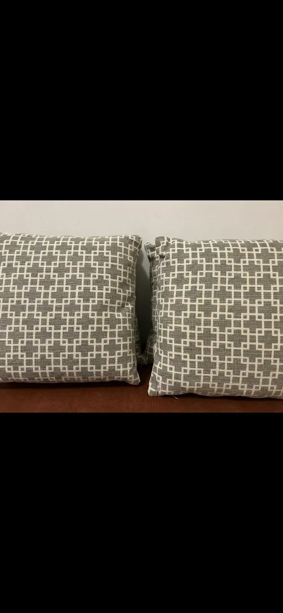 4 cushions - Image 2