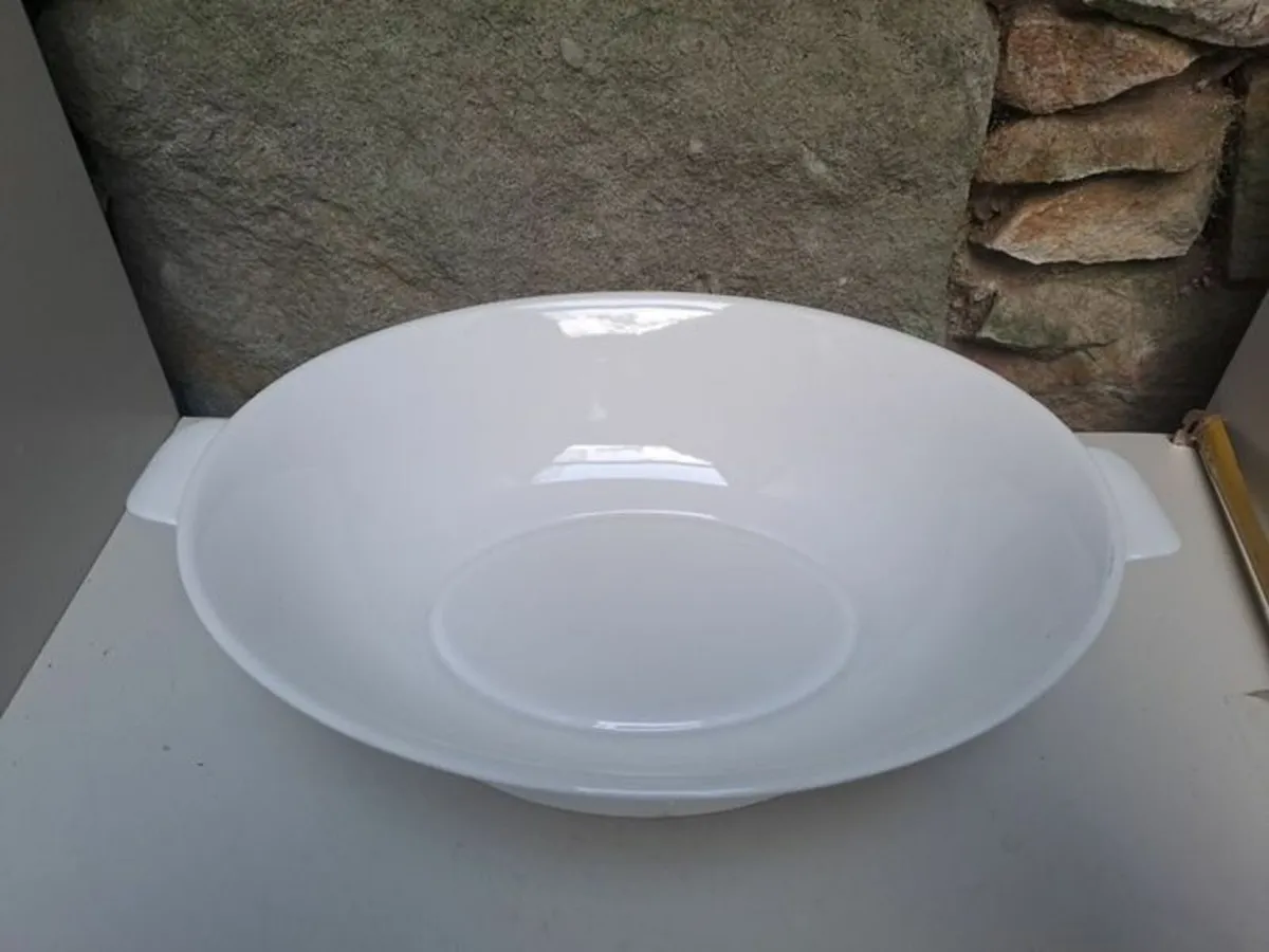 Oval white serving dish with stand - Image 2