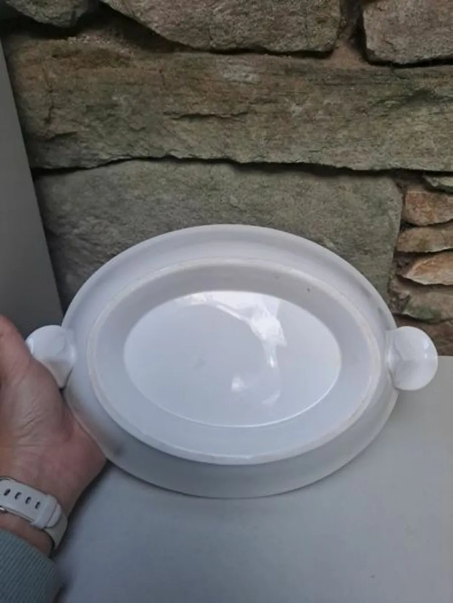 Oval white serving dish with stand - Image 3