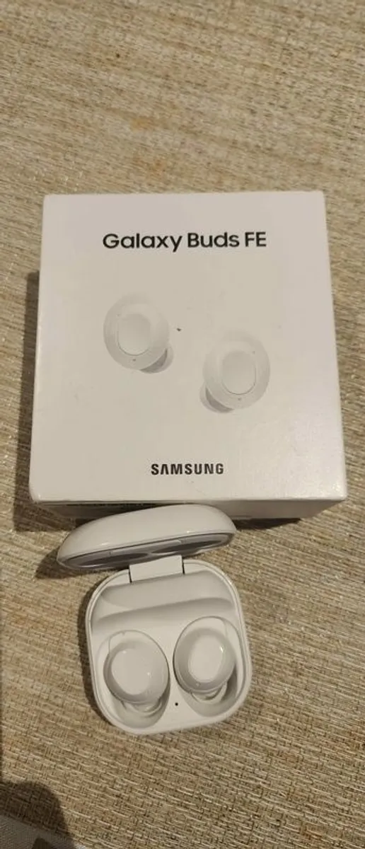 Samsung S24 - Image 3