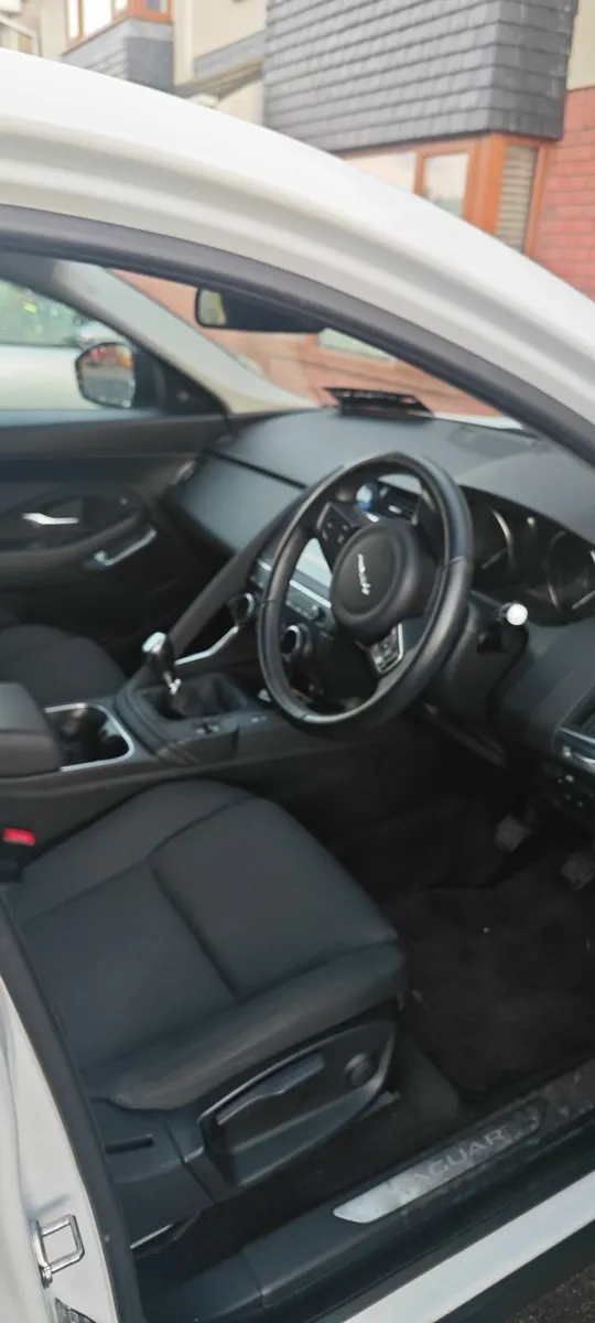 Jaguar E-Pace 2019 - Image 2