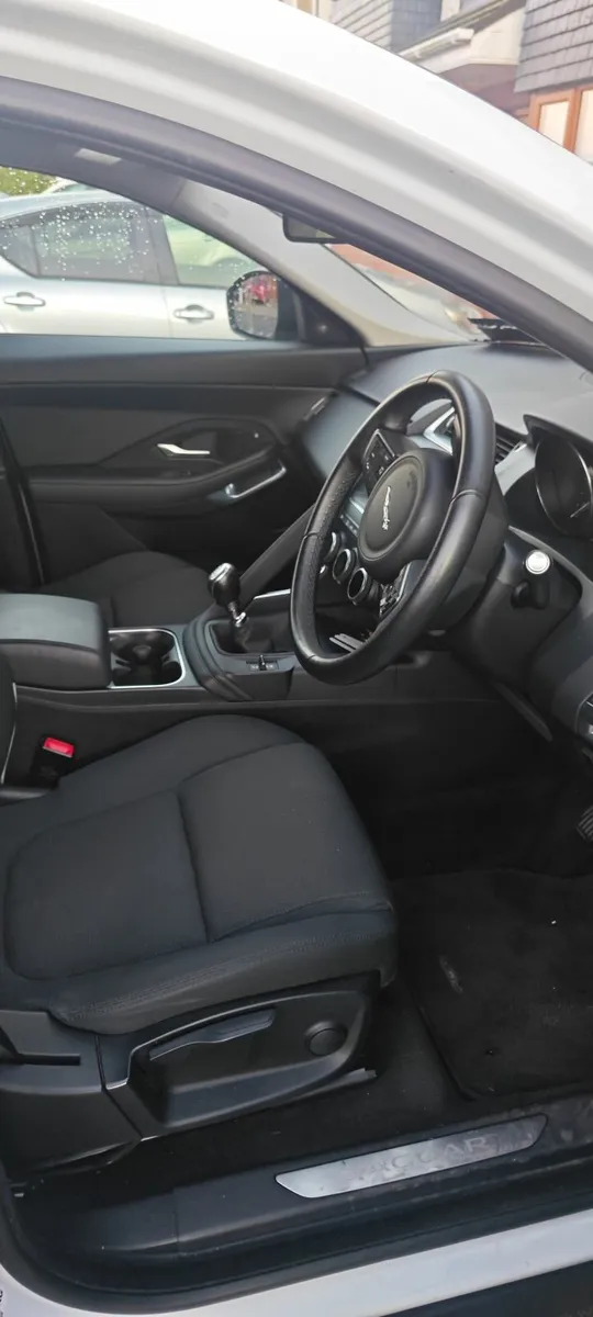 Jaguar E-Pace 2019 - Image 4