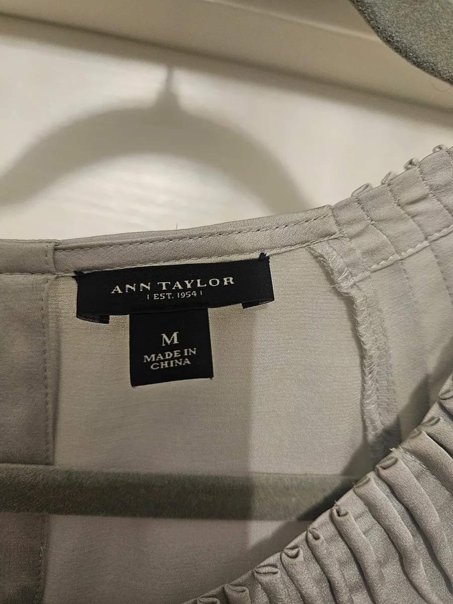 Satin gold top - Image 3