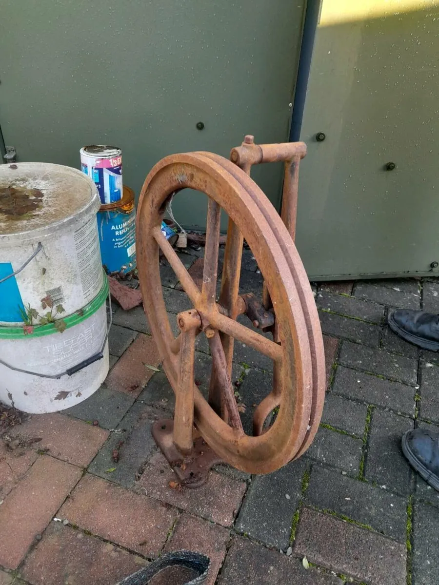 Cast iron watch makers leathe - Image 3