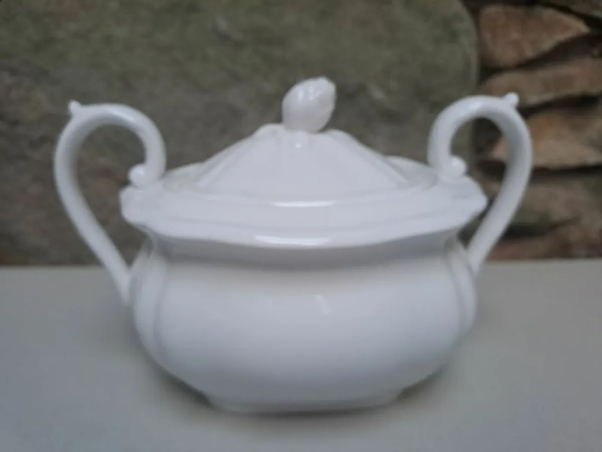 Small white serving dish - Image 1