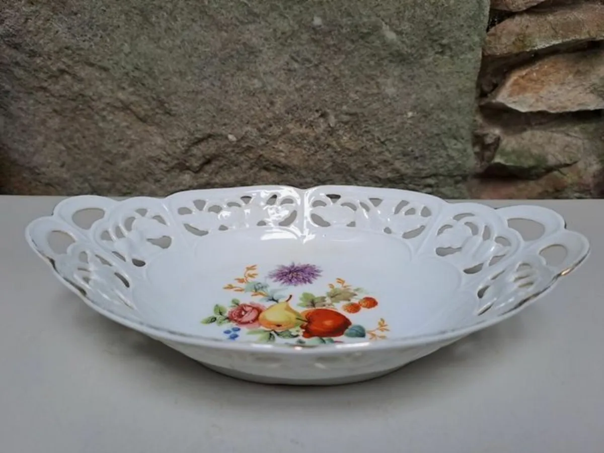 Vintage small fruit bowl - Image 1