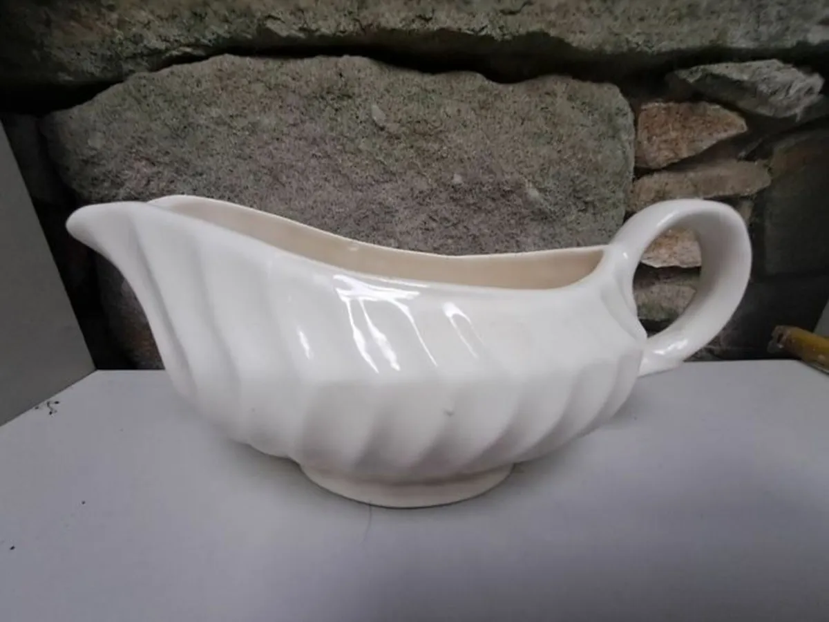 Large ivory gravy jug - Image 1