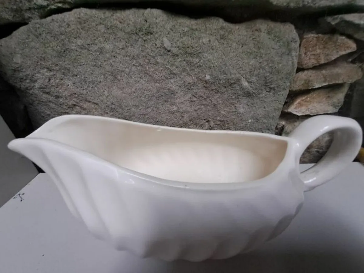 Large ivory gravy jug - Image 2