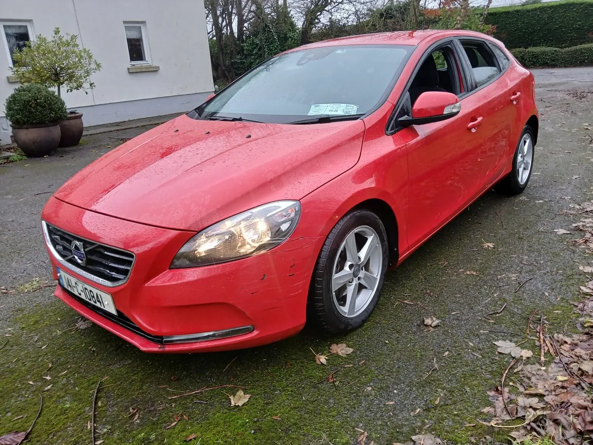 Volvo V40 Diesel NCT 05/26 Taxed 12/25 - Image 3