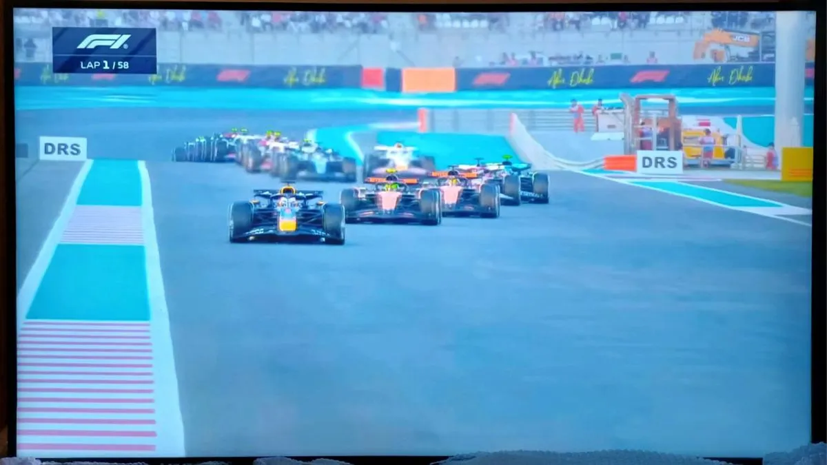 Samsung QM55R 55" LED 4K UHD TV - Image 1