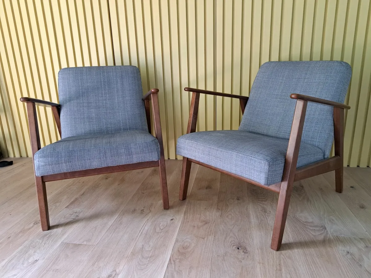 A pair of armchairs - Image 1