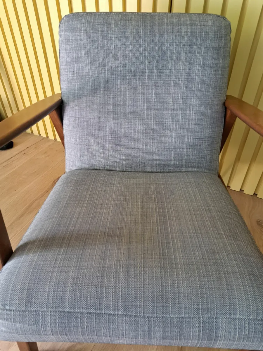 A pair of armchairs - Image 2