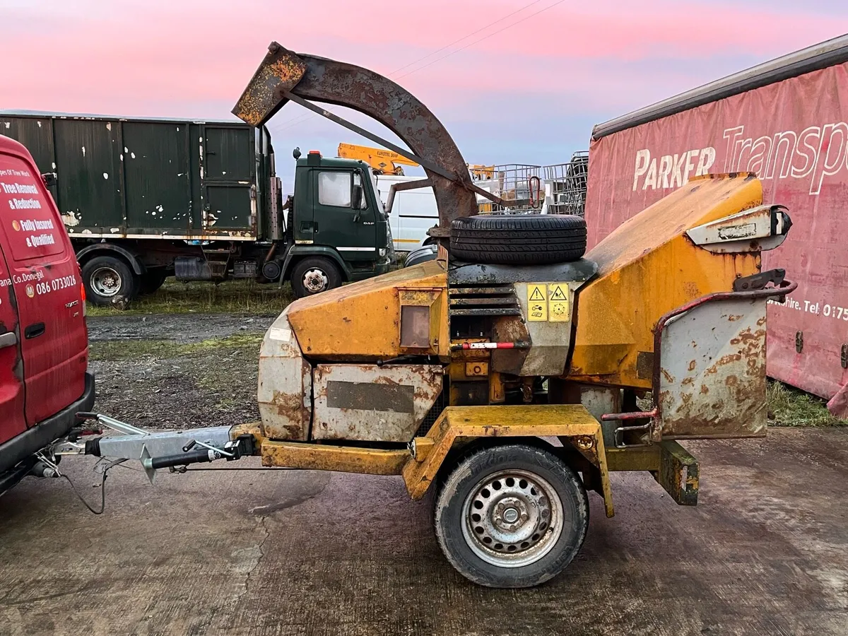 Schleisling 220 woodchipper - Image 1