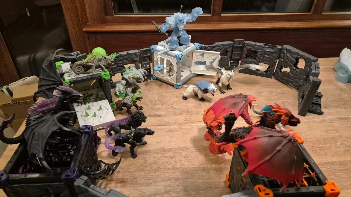 Schleich Eldrador Figures and Battle Arena - Image 2