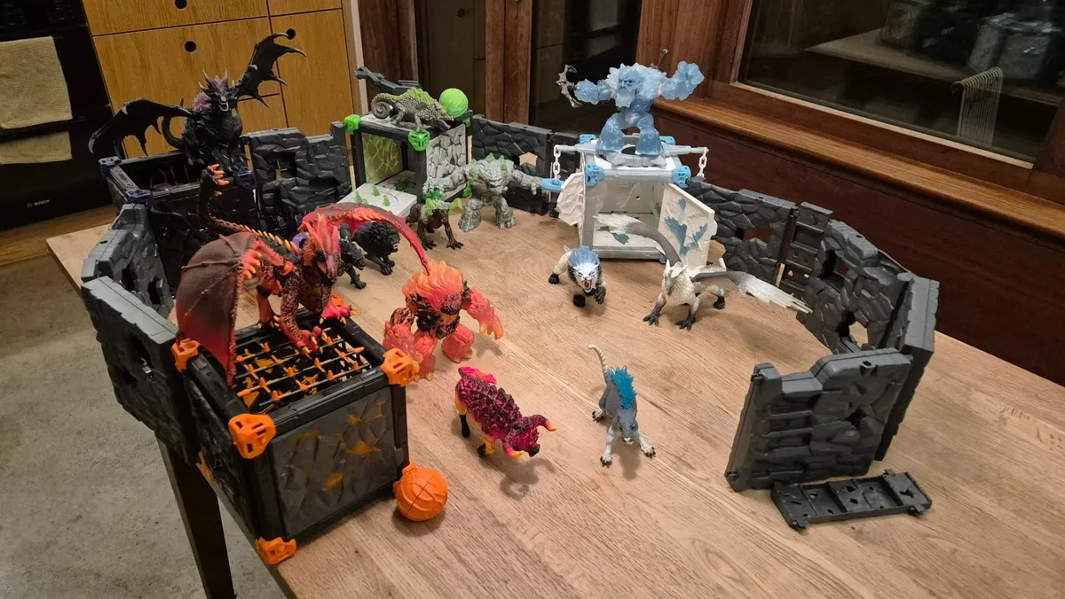 Schleich Eldrador Figures and Battle Arena - Image 3